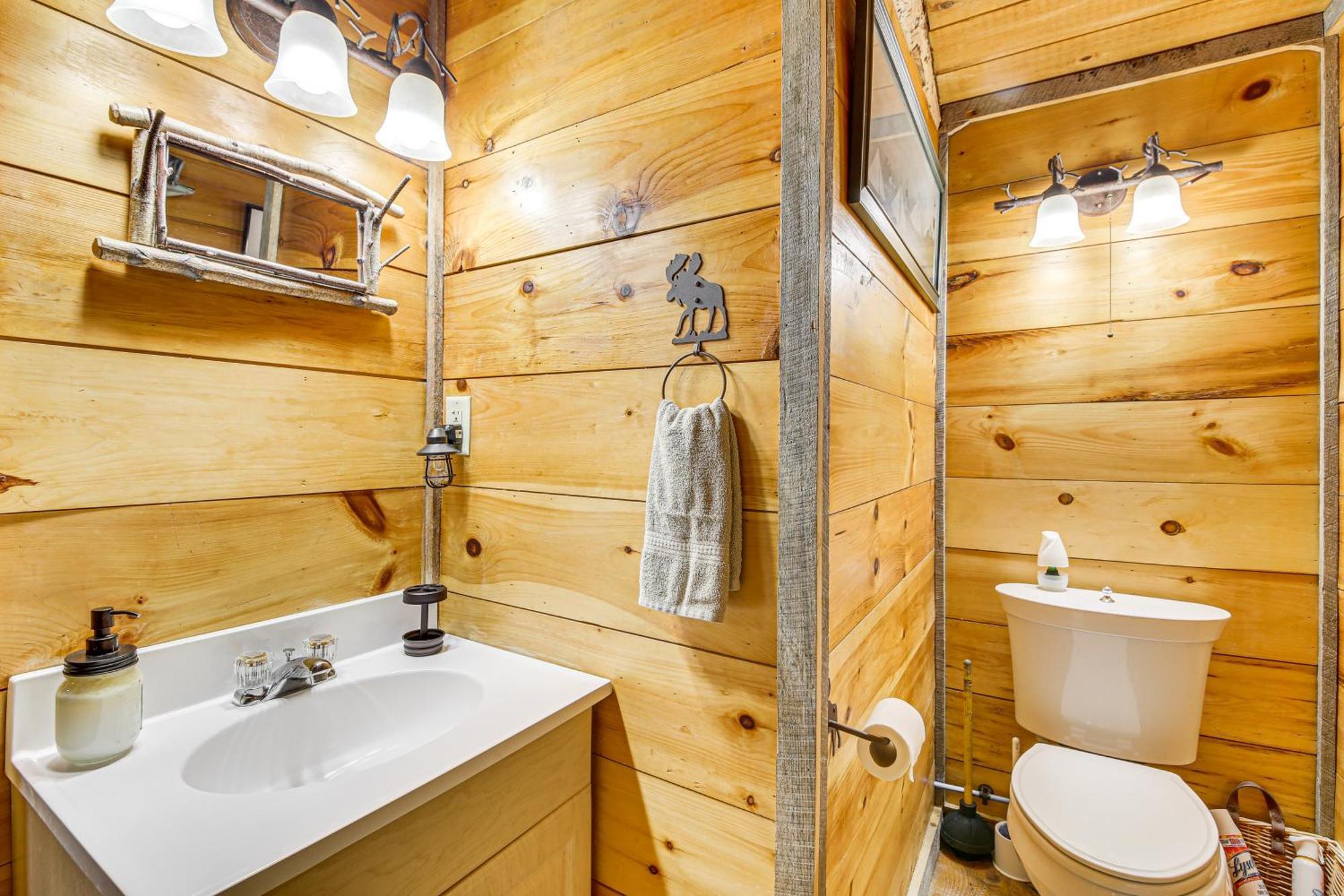 Rustic Searsport Cabin Loft And Sunroom On 10 Acres Exterior photo