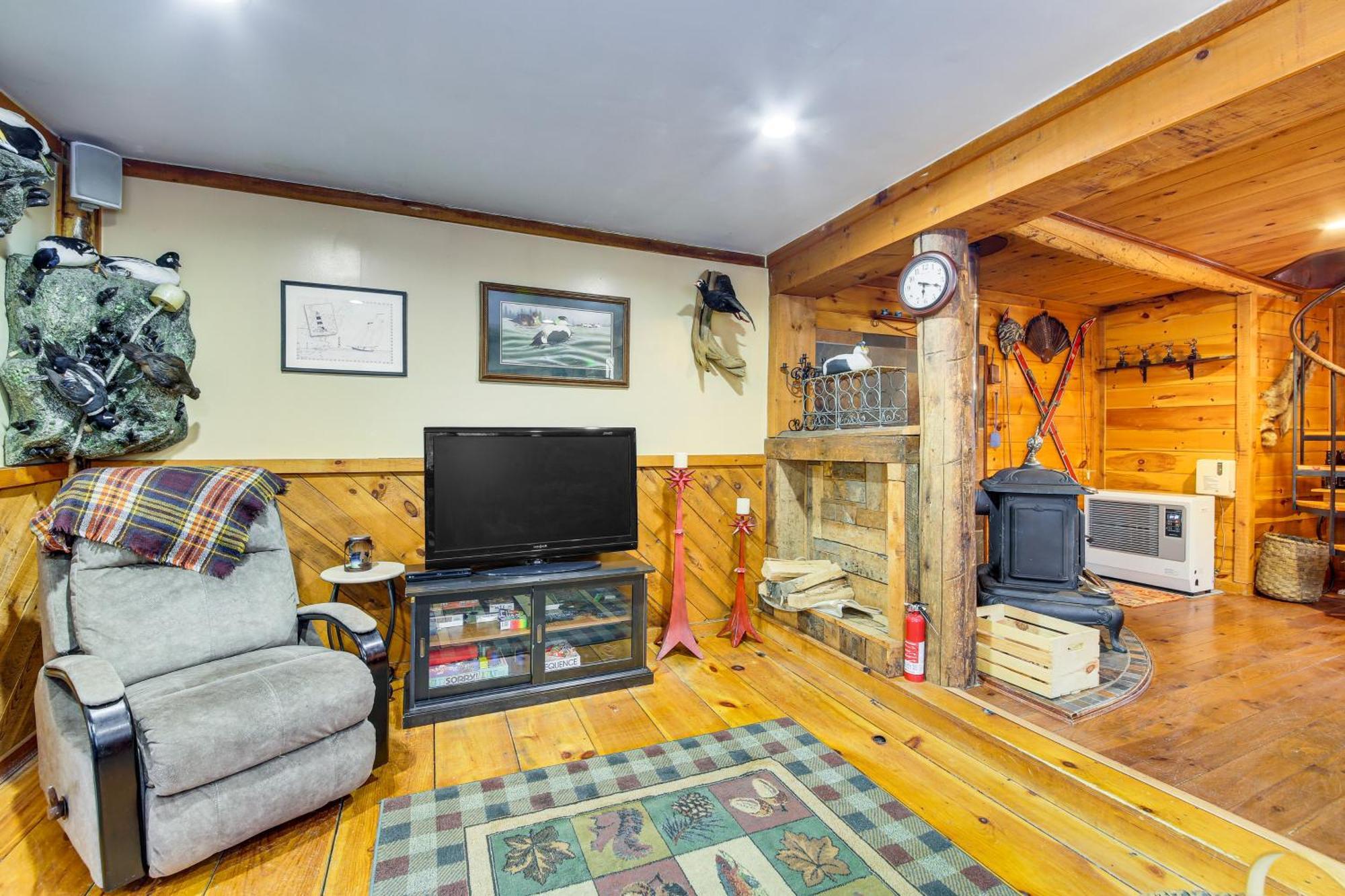 Rustic Searsport Cabin Loft And Sunroom On 10 Acres Exterior photo